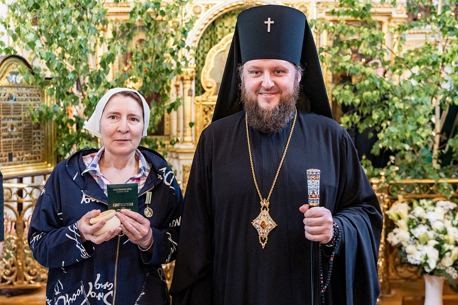 Божественная литургия в День Святого Духа в Троицком храме в Наташине города Люберцы